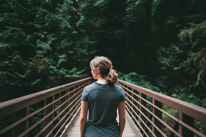 la natura come alleato cercare i messaggi dal paesaggio nella meditazione camminata